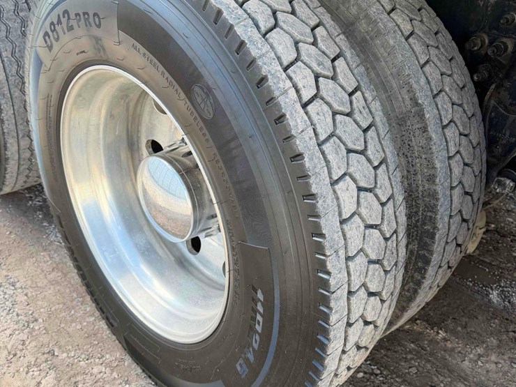 2009-mack-gu713-tri-axle-dump-image-11