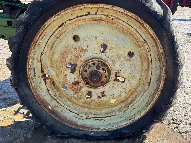 john-deere-b-image-4