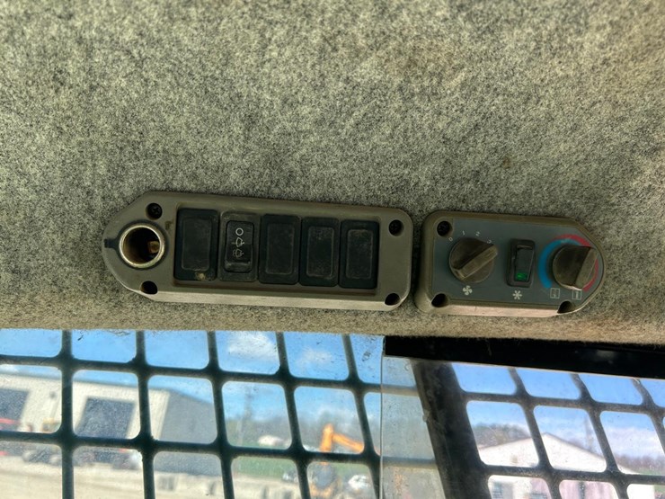 bobcat-t300-image-25