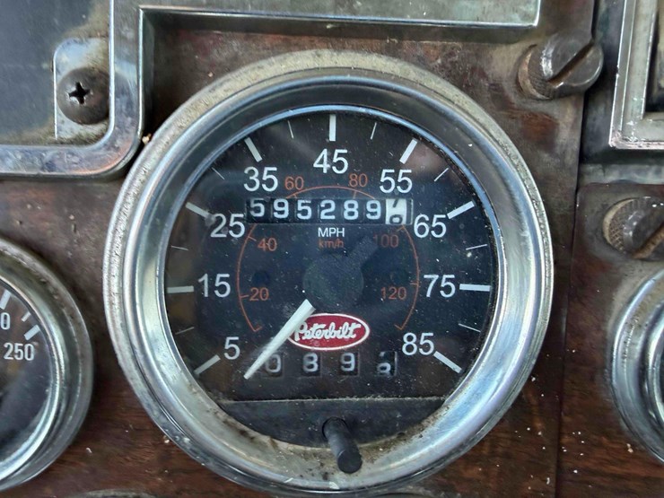 1996-peterbilt-tri-axle-dump-image-14