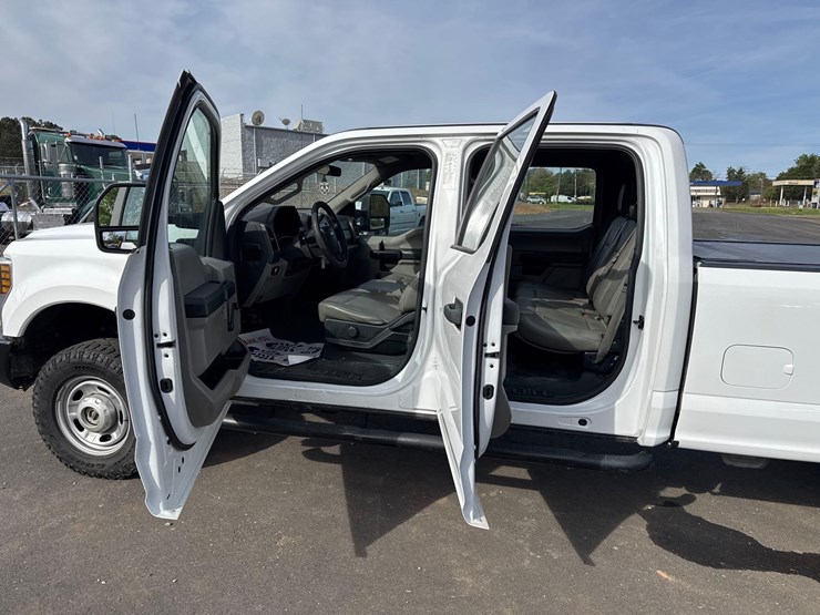 2018-ford-f250-xl-image-11