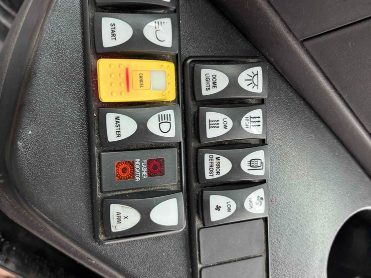 2012-chevrolet-12-passenger-bus-image-11