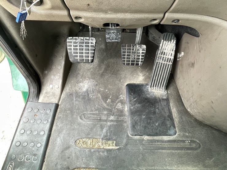 #113-•-2017-freightliner-single-axle-day-cab-semi-tractor-(has-wi-title)-image-66