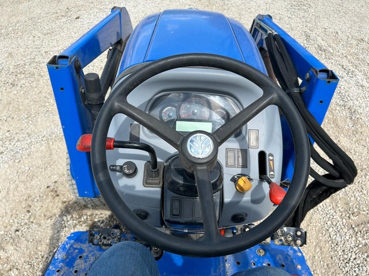 2016-new-holland-workmaster-33-image-20