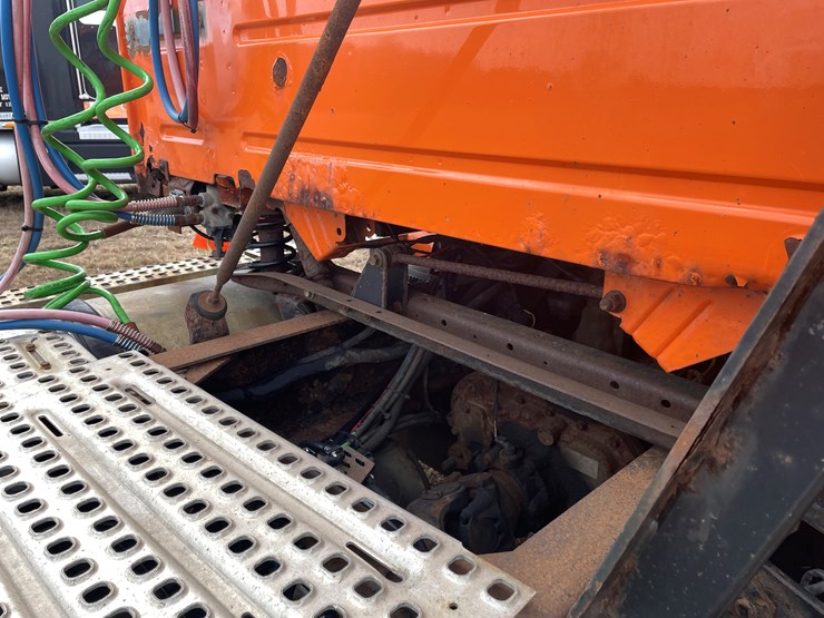 #121-•-2009-volvo-day-cab-semi-tractor-(has-wi-title)-image-27