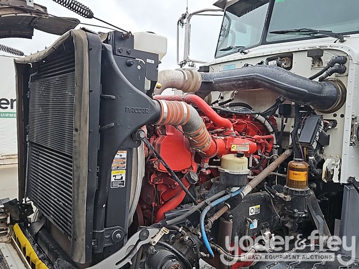 2014-peterbilt-579-image-25
