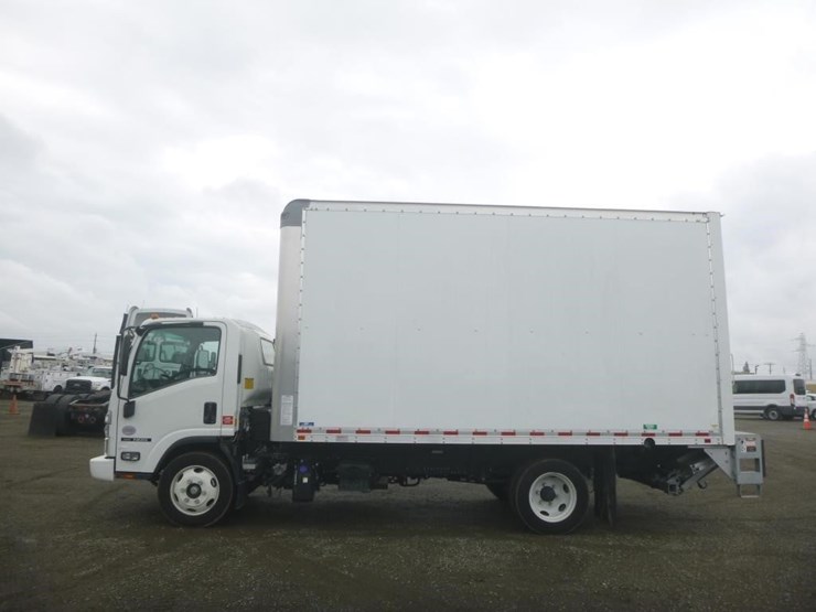 2023-isuzu-nrr-image-5