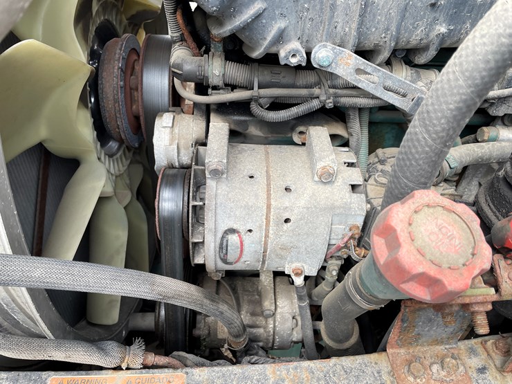 #117-•-2009-volvo-day-cab-semi-tractor-(has-wi-title)-image-55