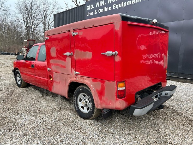 2004-chevrolet-1500-image-2