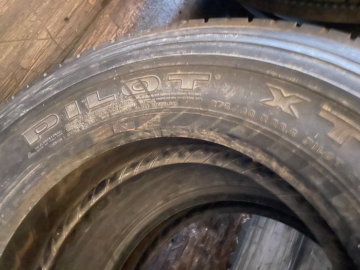 #10744-•-(2)-recapped-semi-tires-image-5