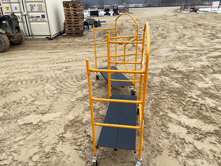 #3949-•-(2)-rolling-metal-carts-image-4