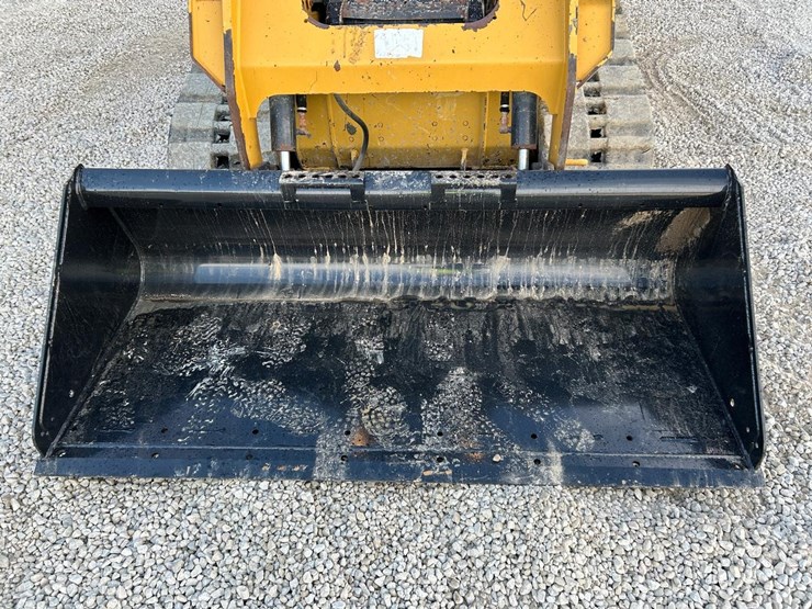 2015-caterpillar-259d-image-9