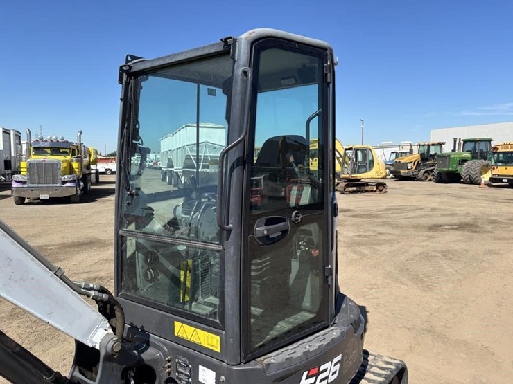 2020-bobcat-e26-image-24