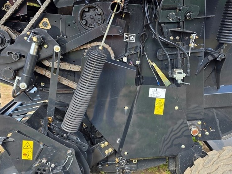 2023-case-ih-rb455-image-29