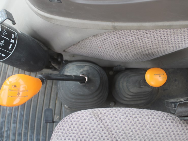 2013-john-deere-5100e-image-34