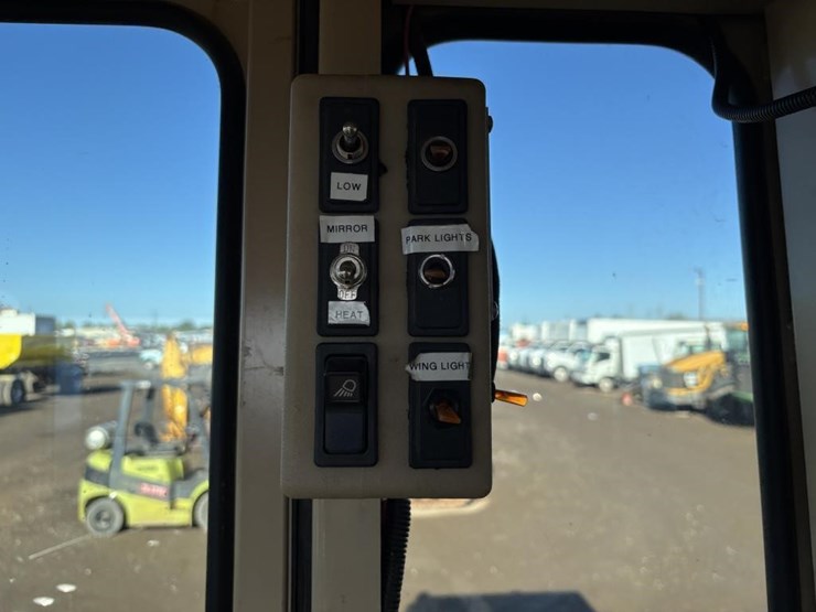 caterpillar-143h-image-56