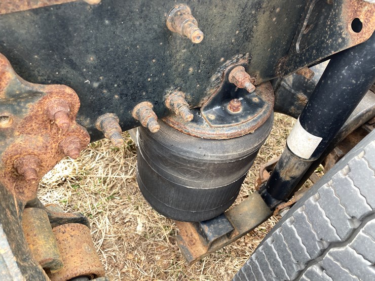 #117-•-2009-volvo-day-cab-semi-tractor-(has-wi-title)-image-34