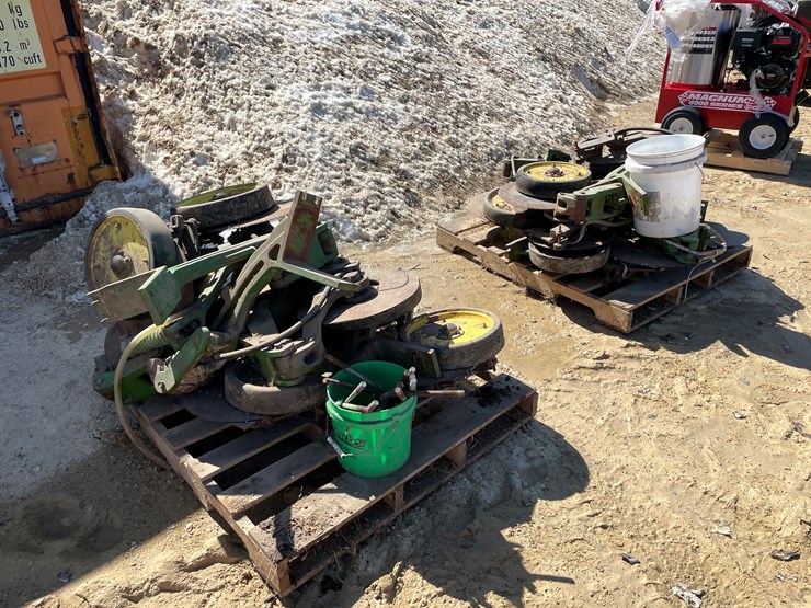 #3956-•-(12)-john-deere-single-disc-culters-image-3