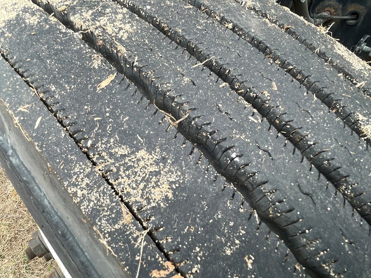 #113-•-2017-freightliner-single-axle-day-cab-semi-tractor-(has-wi-title)-image-47