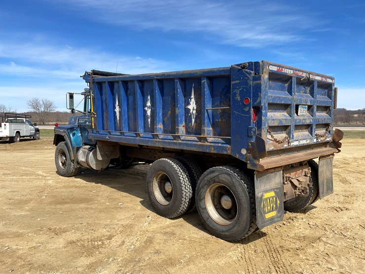 #401-•-1991-mac-rb688s-dump-truck-(has-mn-title)-image-7