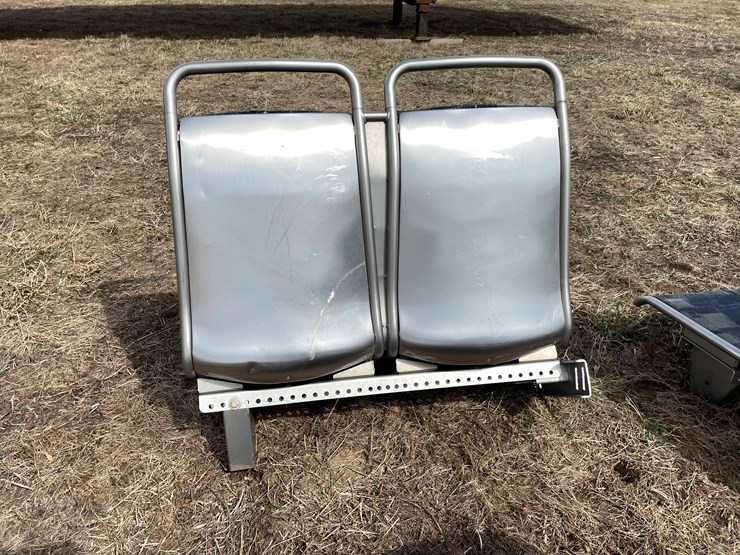 #10730-•-(4)-sets-of-bus-seats-image-7