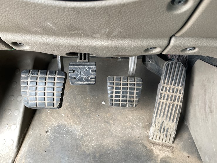 #114-•-2017-freightliner-single-axle-day-cab-semi-tractor-(has-wi-title)-image-79