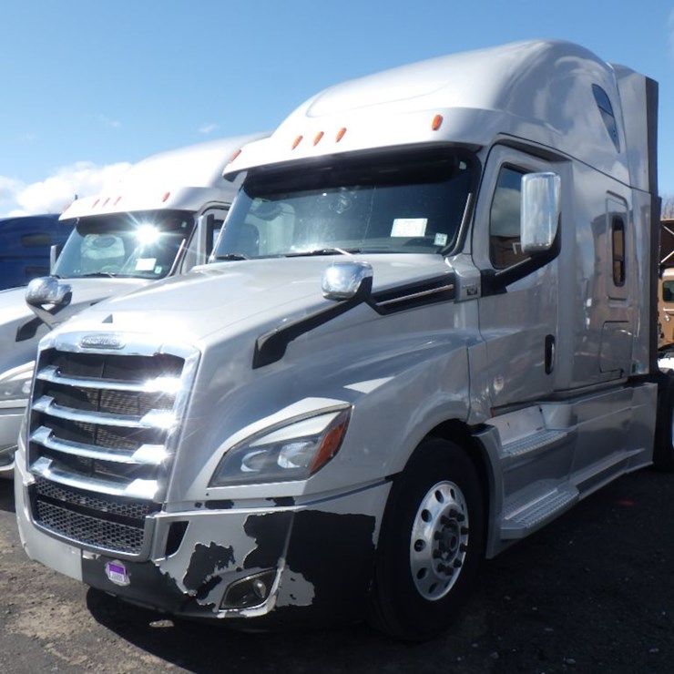 2020 FREIGHTLINER CASCADIA 126
