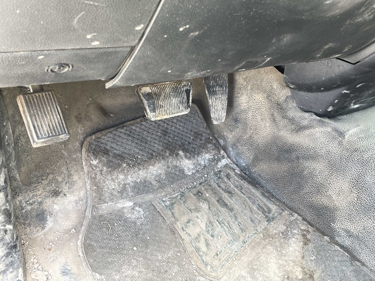 2015-dodge-1500-image-46