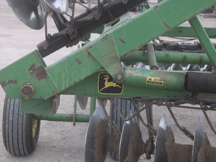john-deere-220-image-28