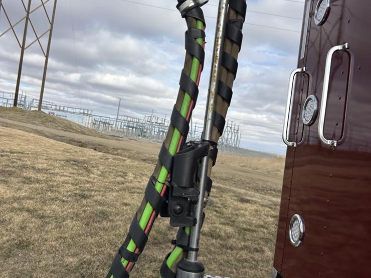 2025-kenworth-w900-image-42