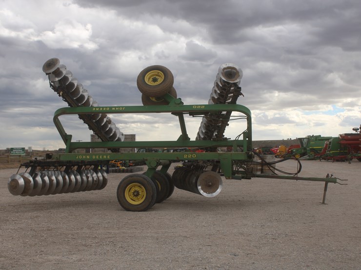 john-deere-220-image-10