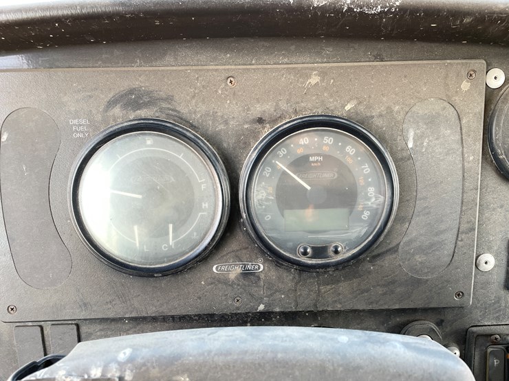 #164-•-2005-freightliner-box-truck-(has-wi-title)-image-15