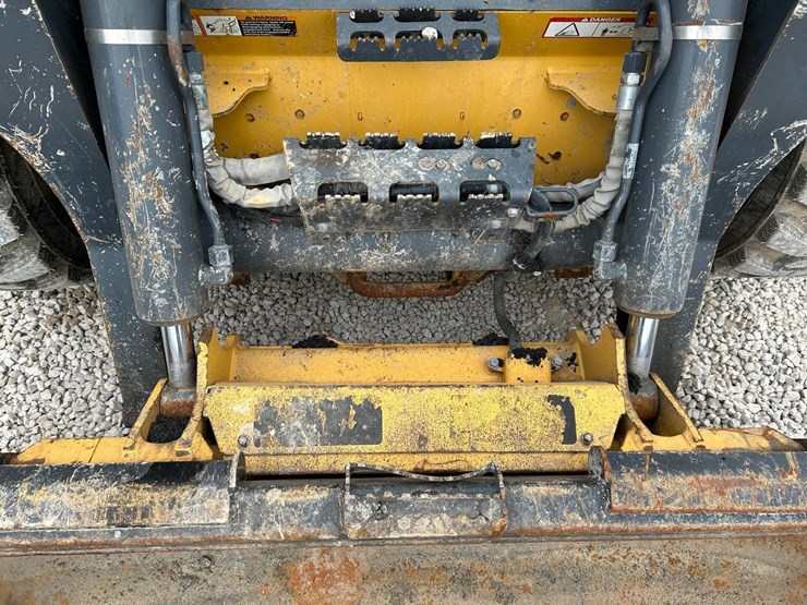 2020-deere-332g-image-10