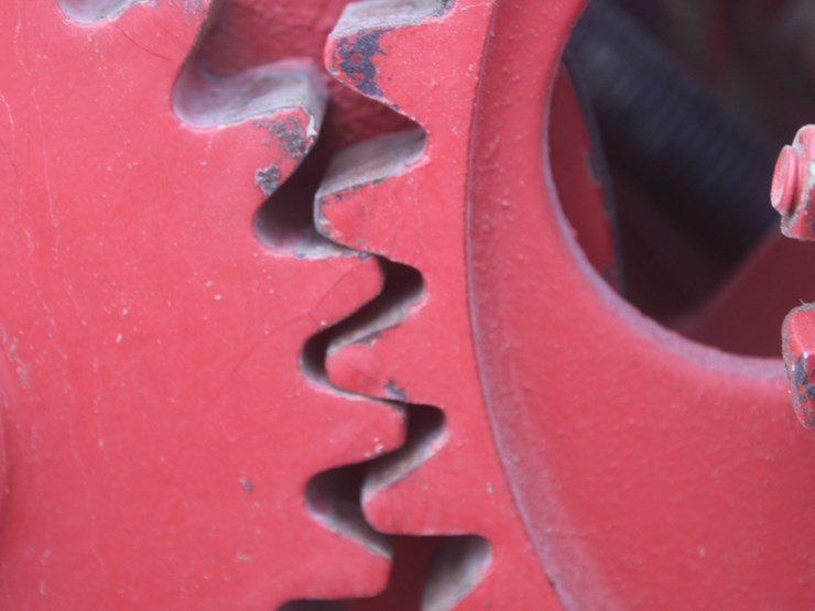 new-holland-580-image-39