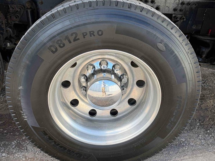 2009-mack-gu713-tri-axle-dump-image-12