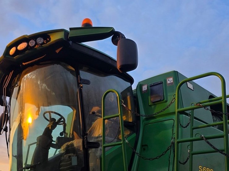 2013-john-deere-s680-image-44