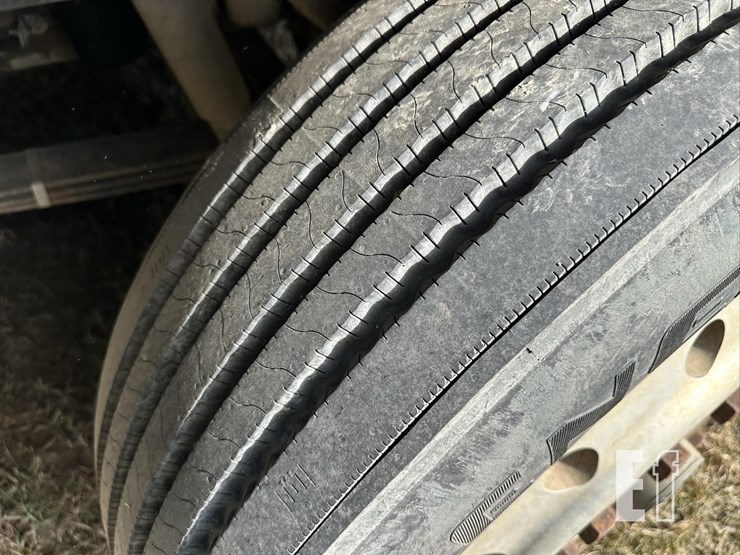 1991-freightliner-fld120-image-24