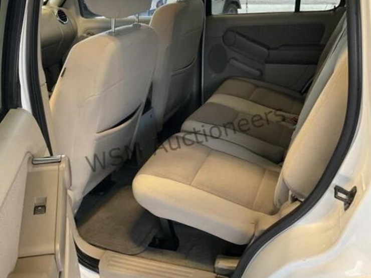 2007-ford-explorer-xlt-image-24