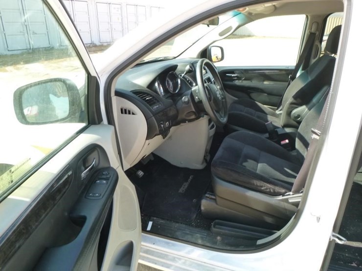 2014-dodge-grand-caravan-image-11