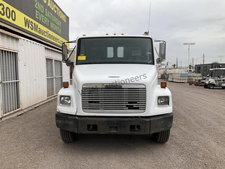 1996-freightliner-fl70-image-3
