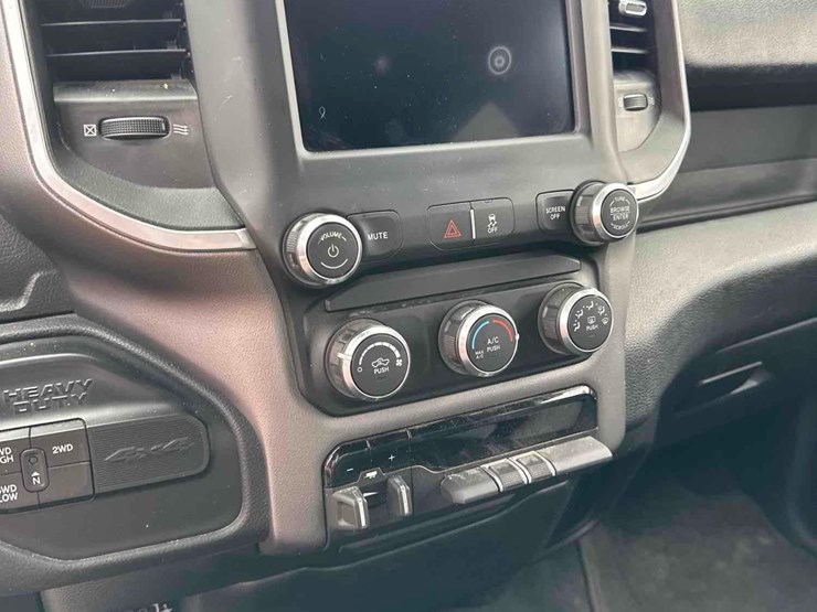 2022-dodge-3500-image-22