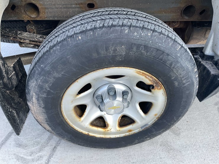 2015-chevrolet-1500-image-32