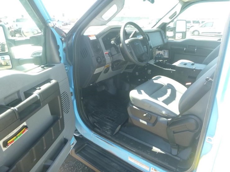 2013-ford-f550-image-15