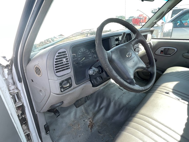 1999-chevrolet-3500-image-21