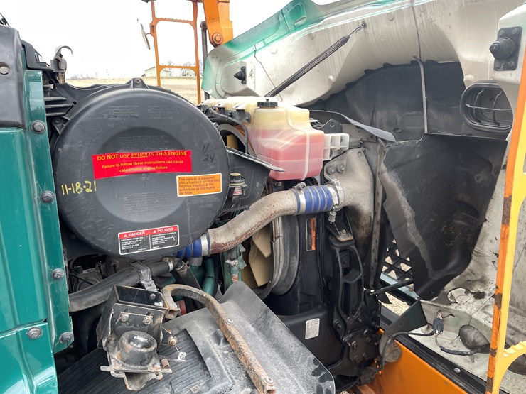 #110-•-2014-volvo-car-hauler-semi-and-trailer-(has-wi-title)-image-81