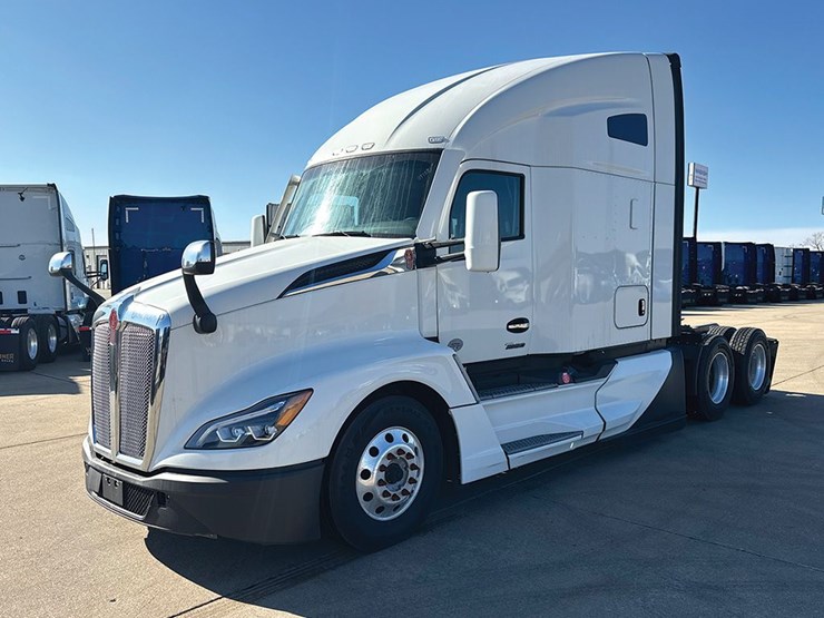 2024-kenworth-t680-image-1