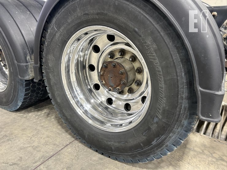 2016-peterbilt-579-image-34