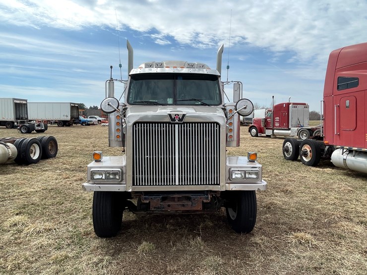 #128-•-2003-western-star-sleeper-cab-semi-tractor-(has-wi-title)-(non-runner)-image-2
