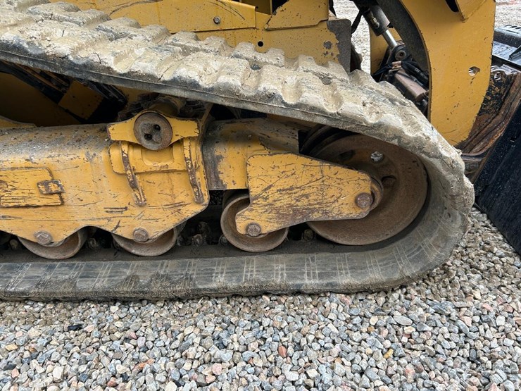 2021-caterpillar-299d3-image-14