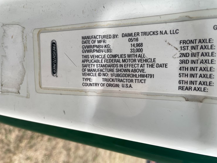 #114-•-2017-freightliner-single-axle-day-cab-semi-tractor-(has-wi-title)-image-81